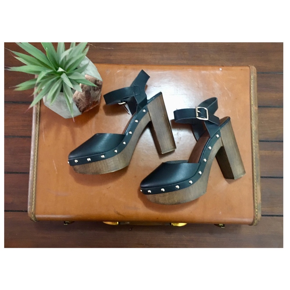 Mossimo Supply Co faux wood platforms.Size 9.5 NWT